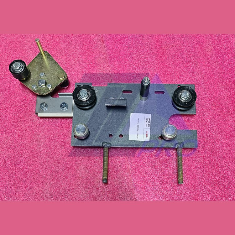 Каретка двери кабины левая дополнительная проем 1200мм 1021К.03.10.020 ЩЛЗ